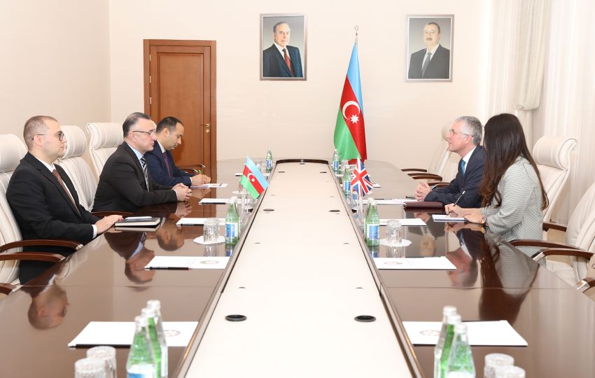 Azerbaijan, UK discuss co-op in healthcare & medical sectors