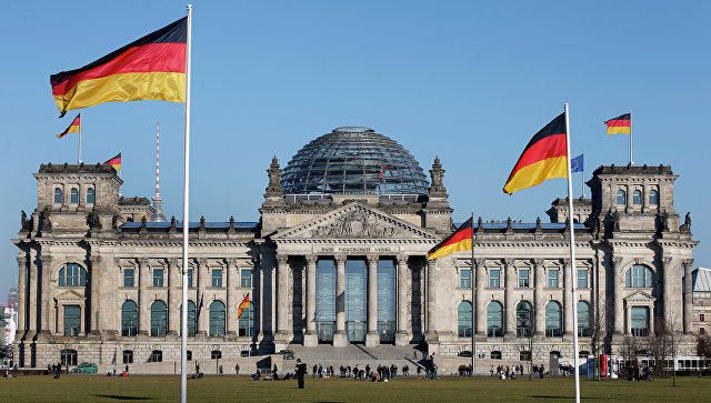 German government defends plan to ease citizenship rules