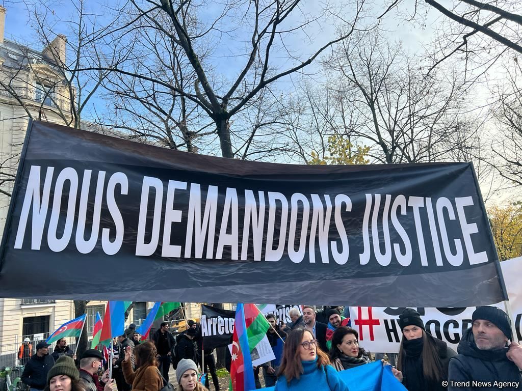 Azerbaijanis picket French National Assembly over resolution [PHOTO/VIDEO]