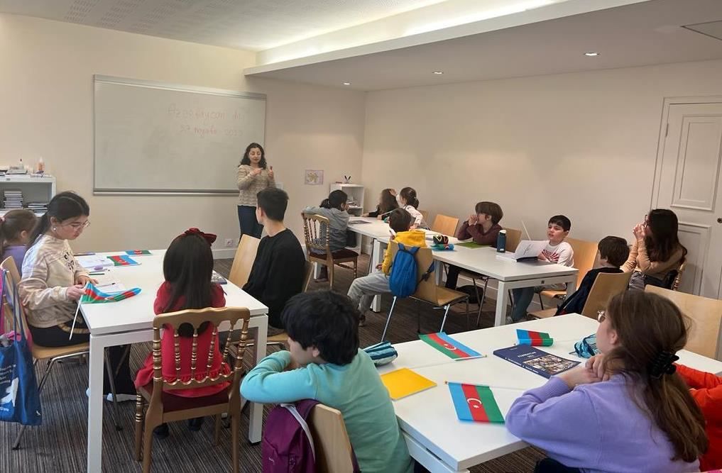Azerbaijani Sunday school resumes lessons in Paris [PHOTO] - Gallery Image