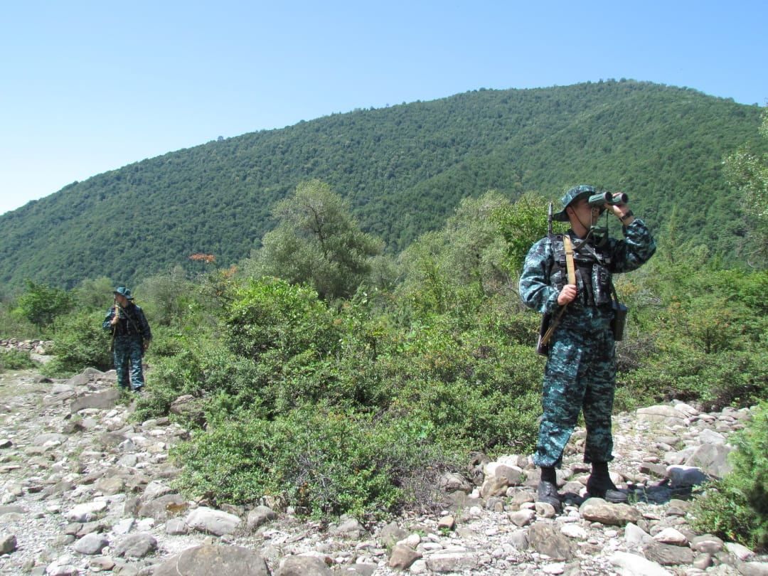 Azerbaijani State Border Service reveals number of border transgressors for November