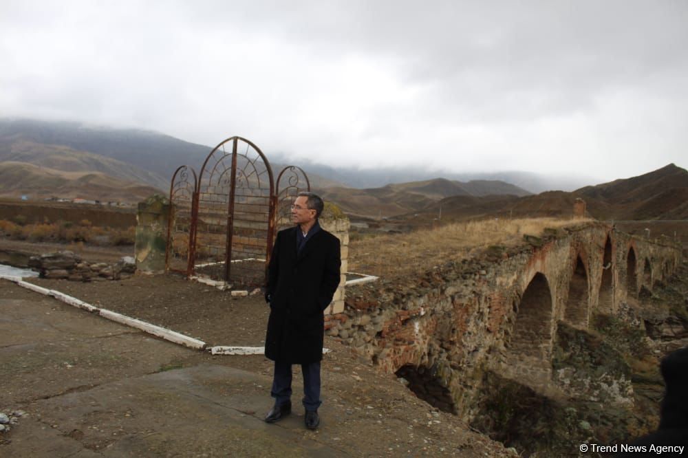 National activist from South Azerbaijan visits Khudafarin bridge [PHOTO]