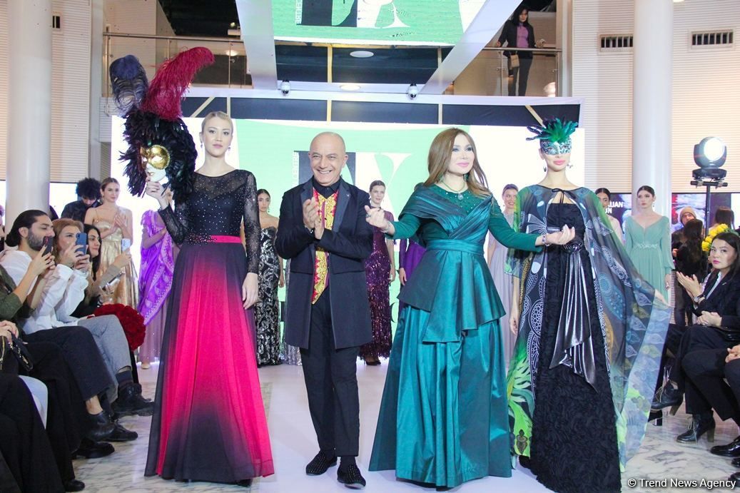 Inspired by Venice, famed fashion designer presents new collection [PHOTO]