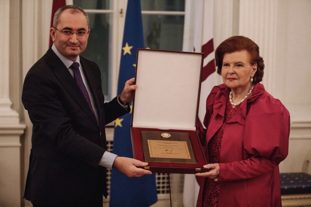 Ilham Aliyev awards Vaira Vike-Freiberga Honorary Diploma of Azerbaijani President [PHOTO]