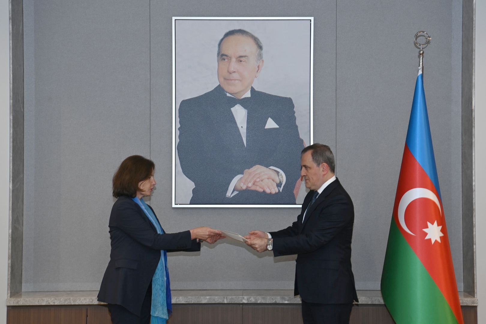Azerbaijani FM receives copy of credentials letter of new French ambassador [PHOTO]