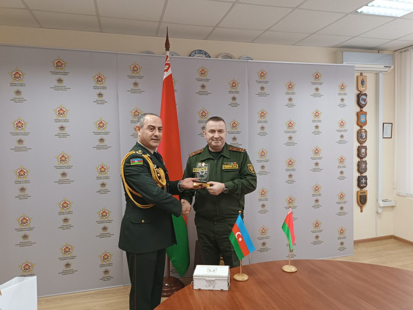 Azerbaijan, Belarus discuss strengthening ties between defense ministries [PHOTO]