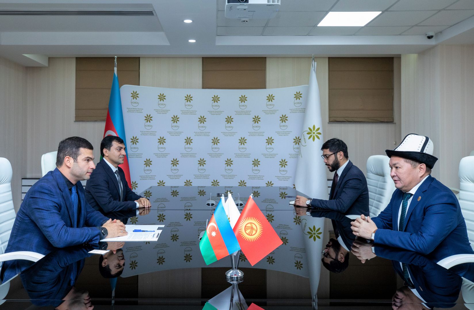 Azerbaijan, Kyrgyzstan discuss prospects for SMBs co-op