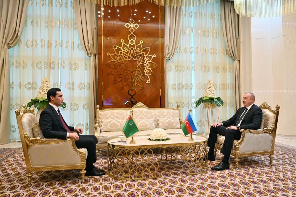 Azerbaijani, Turkmen presidents meet in Turkmenbashi [PHOTO/VIDEO]