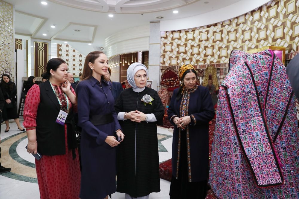 First VP of Azerbaijan Mehriban Aliyeva views exhibitions of fine and decorative arts in Turkmenbashi [PHOTO/VIDEO]