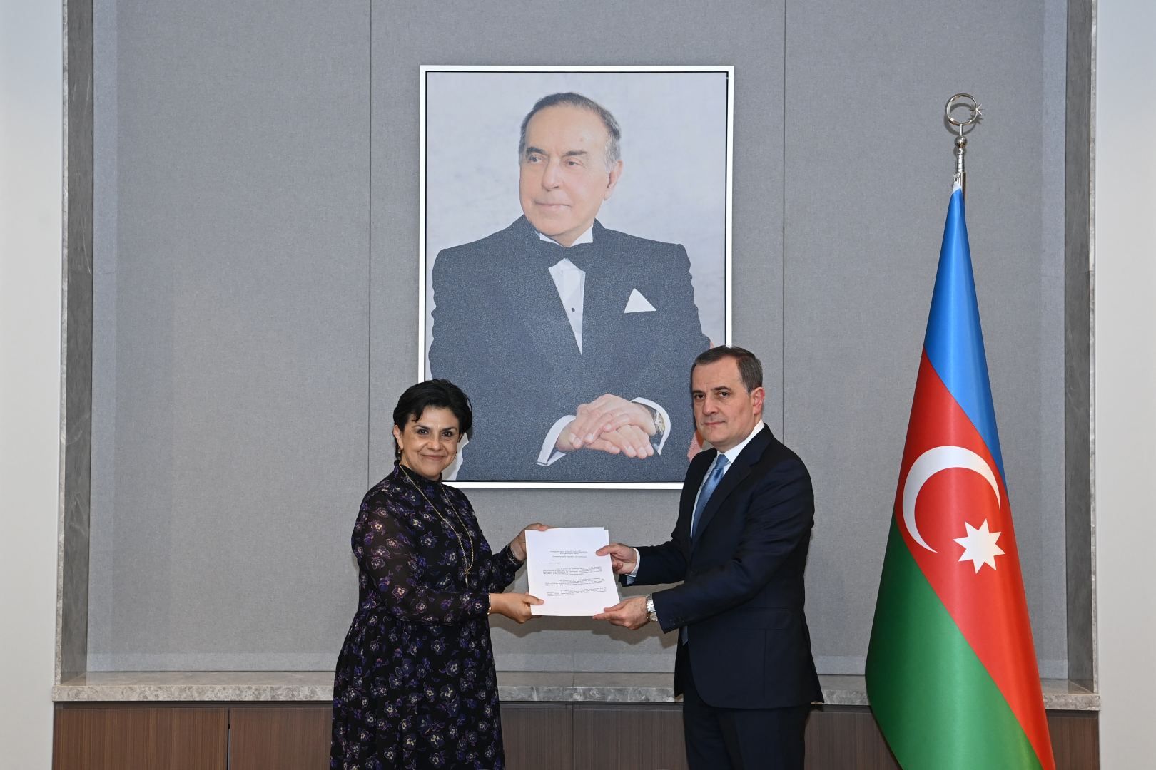 New Mexican ambassador presents copy of credentials to Azerbaijani foreign minister [PHOTO]