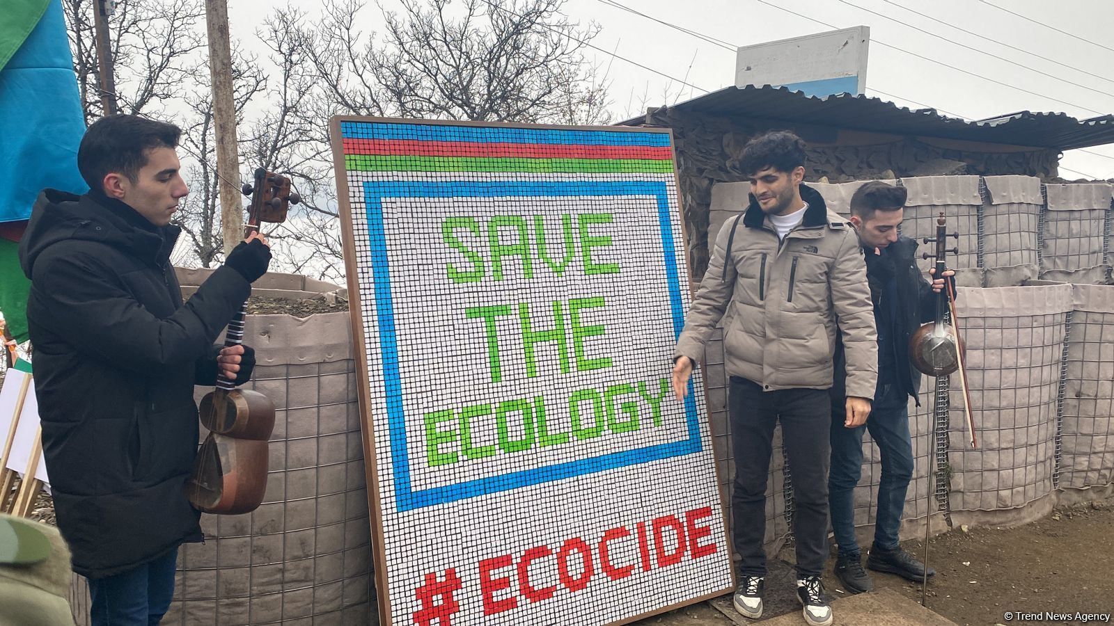 Azerbaijani peaceful protesters hold flash mob on Khankendi-Lachin road [PHOTO/VIDEO]