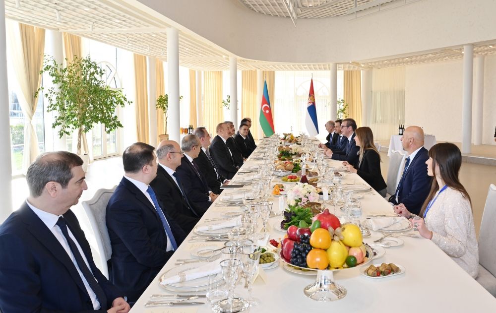 Azerbaijani president hosts banquet in honor of Serbian president [PHOTO]