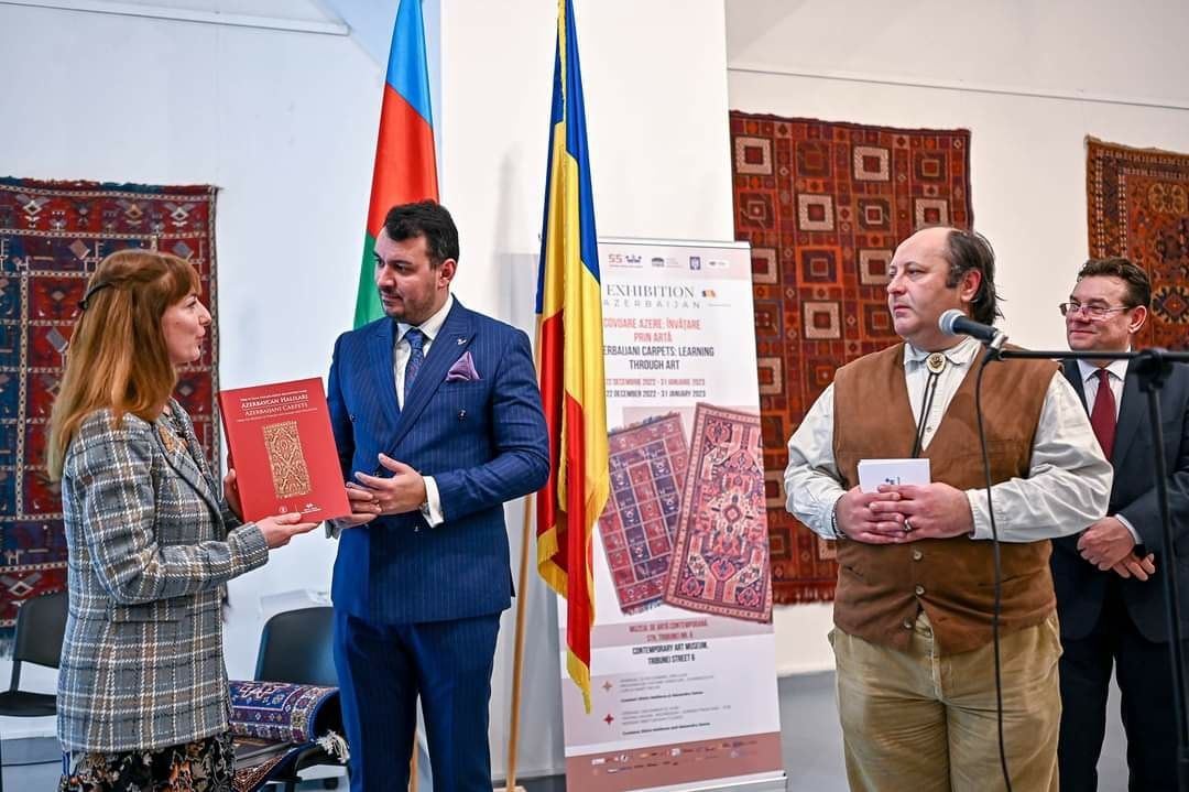 Azerbaijani carpets kindle Romanians' interest [PHOTO]