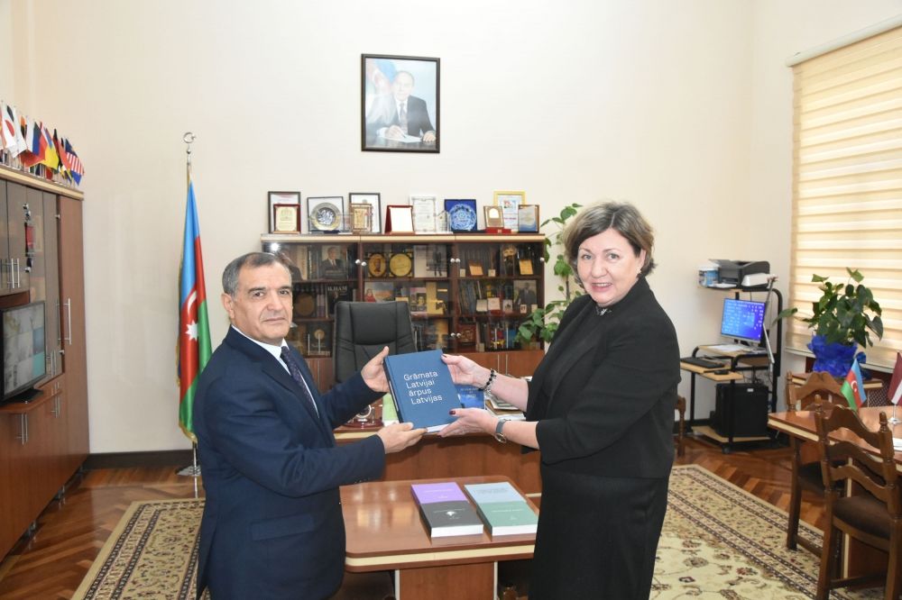 Latvian Charge d'Affaires presents books to Azerbaijani National Library [PHOTO]