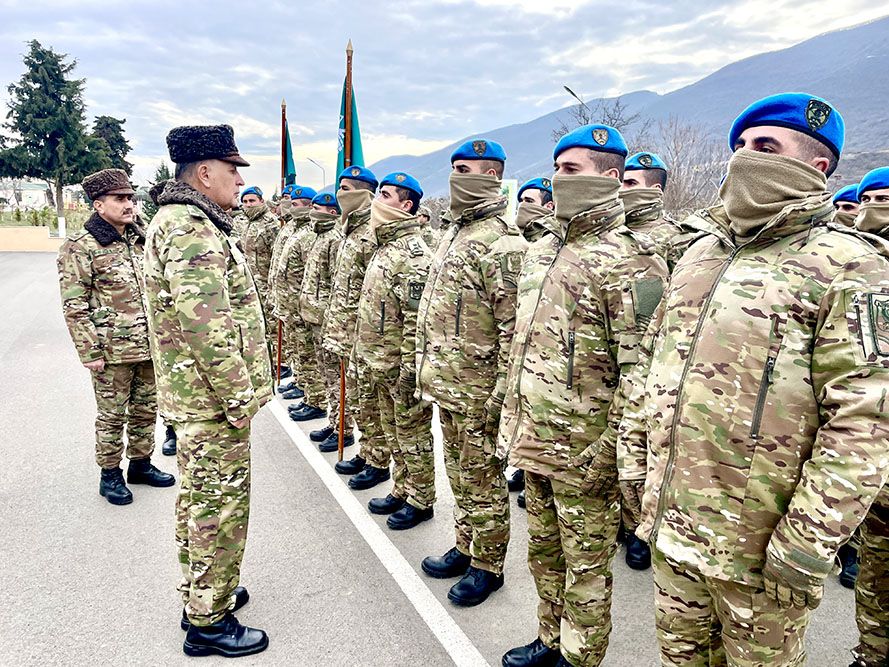 Azerbaijani Chief of General Staff inspects military bases on border