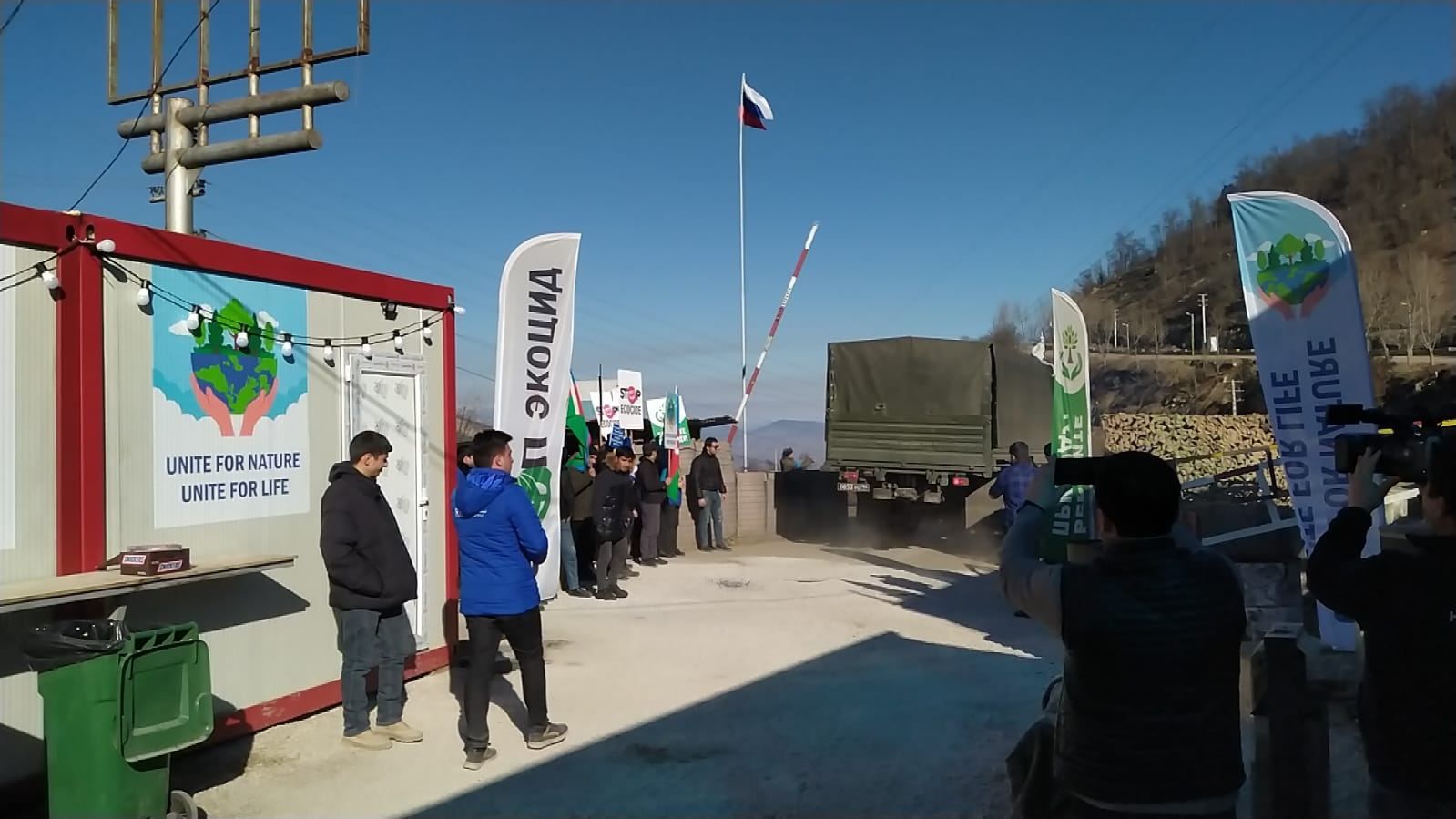 More vehicles of Russian peacekeepers freely pass along Azerbaijan's Lachin-Khankandi road [PHOTO/VIDEO]