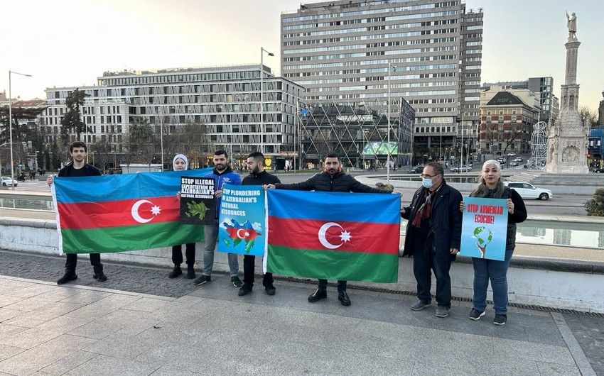 Azerbaijanis take to the streets of Madrid to protest at Armenia's ecocide in Karabakh