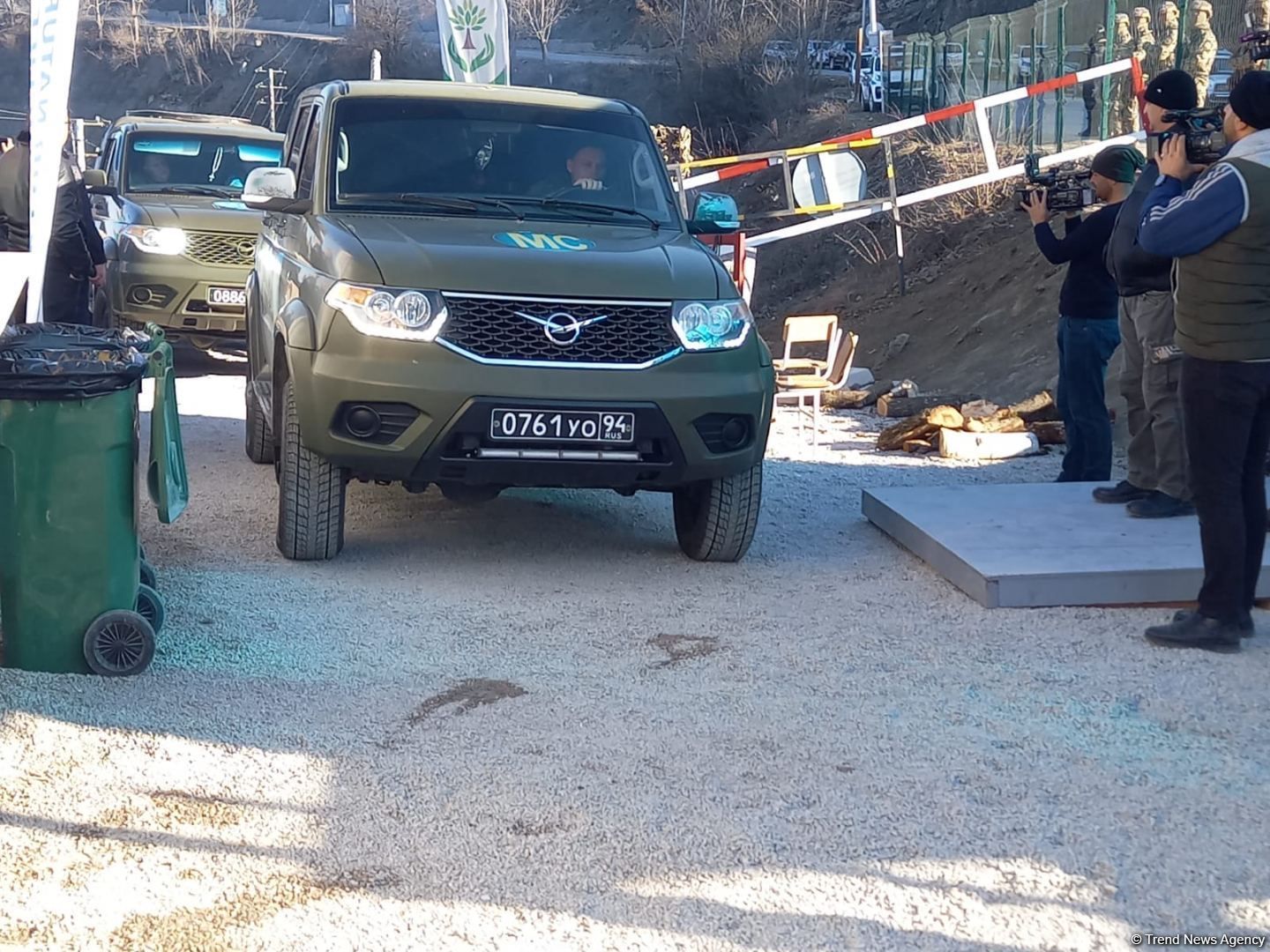 Russian peacekeepers' cars freely pass along Azerbaijan's Lachin-Khankandi highway [PHOTO]