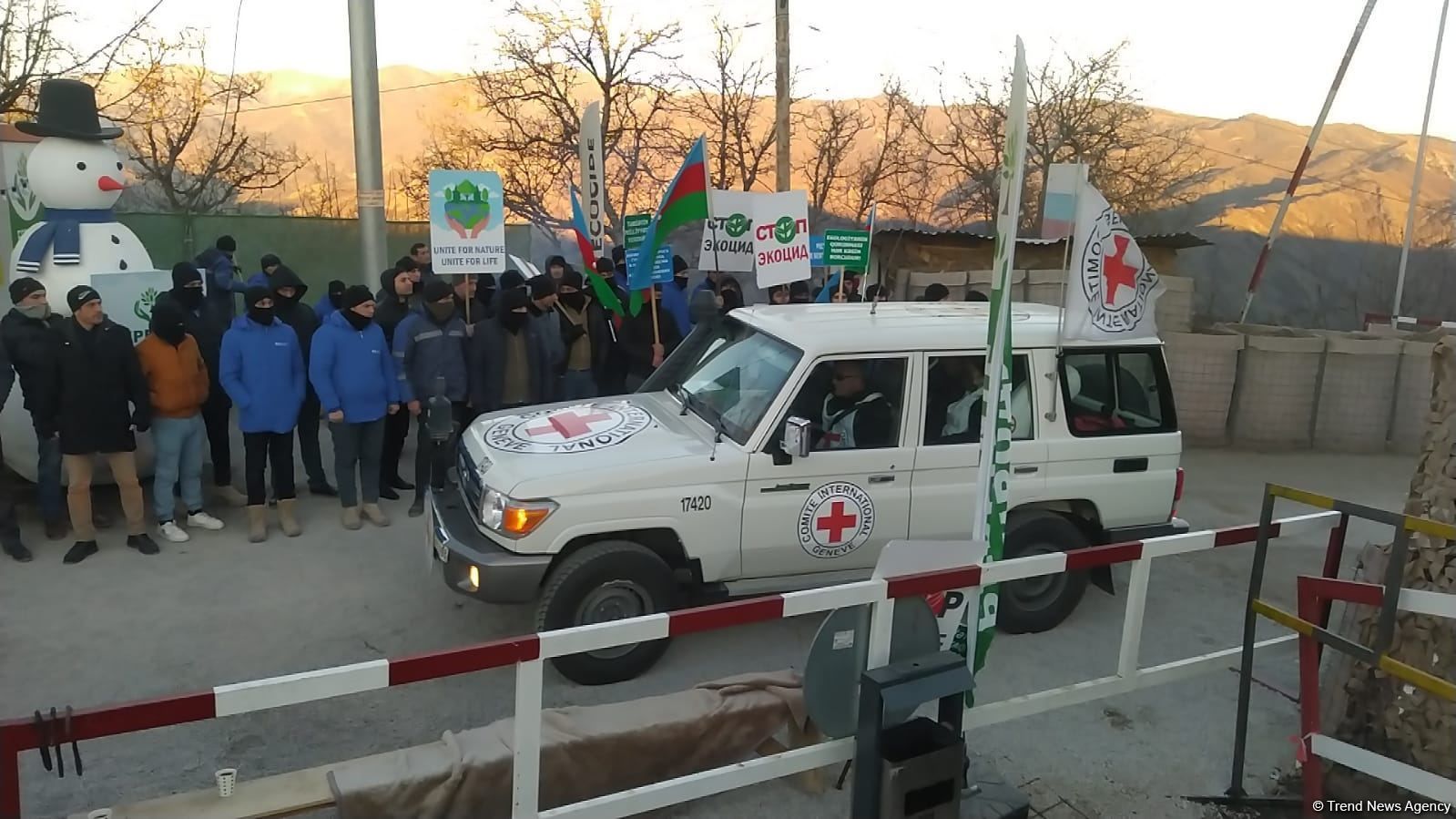 Vehicles of International Committee of Red Cross pass freely along Azerbaijan's Lachin road [PHOTO/VIDEO]