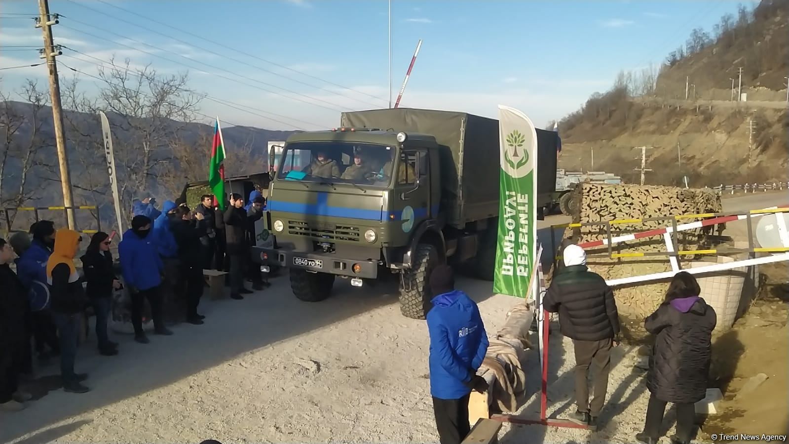 Day 27: Vehicles pass freely along Lachin road [PHOTO]
