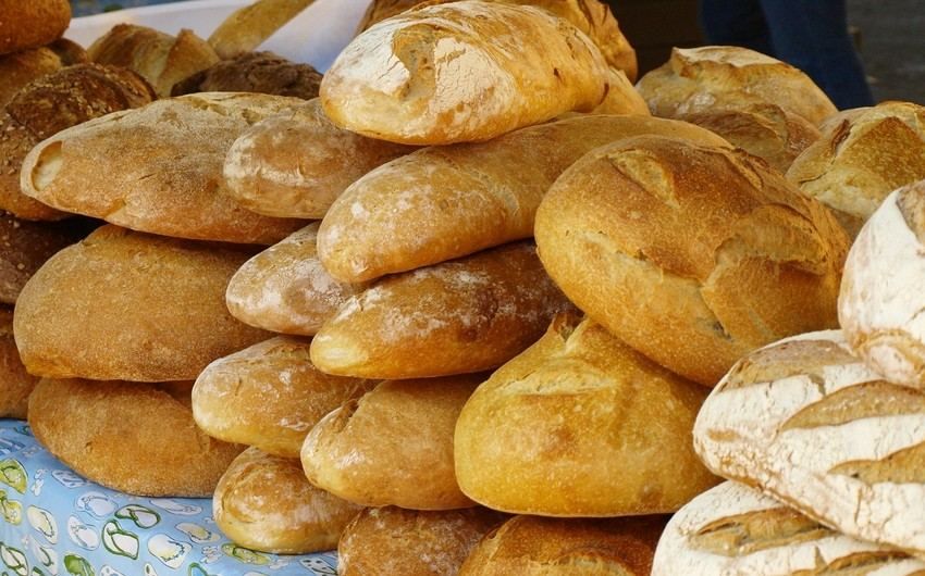Azerbaijani experts talk impact of current decline in flour prices on bread price