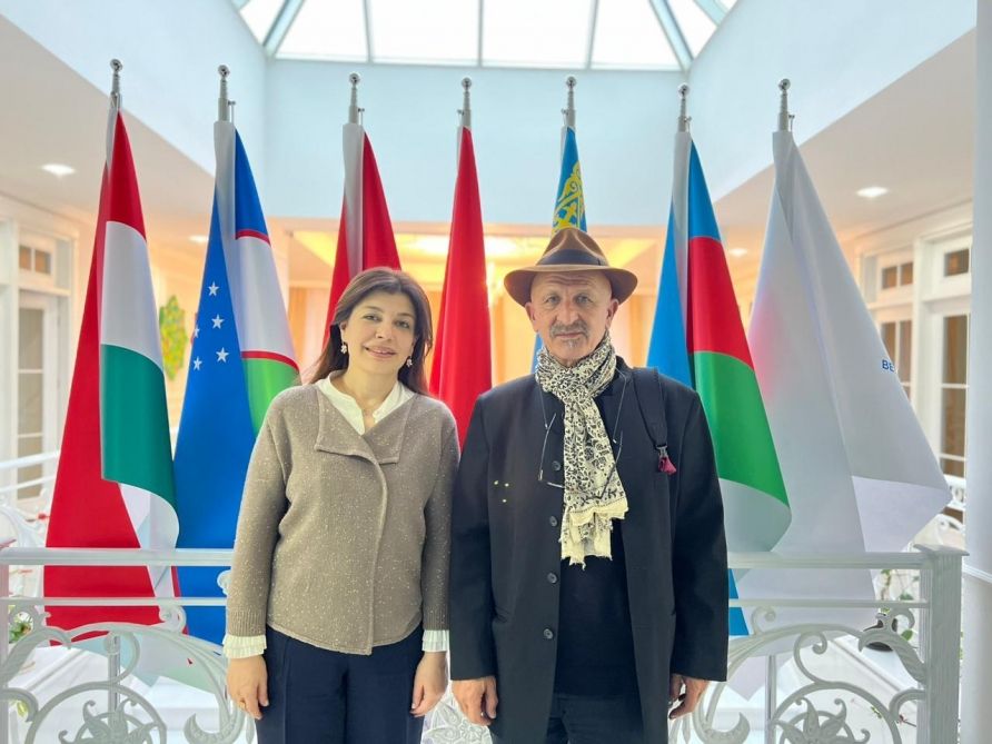 President of Int'l Turkic Culture & Heritage Foundation meets with renowned photographer [PHOTO]
