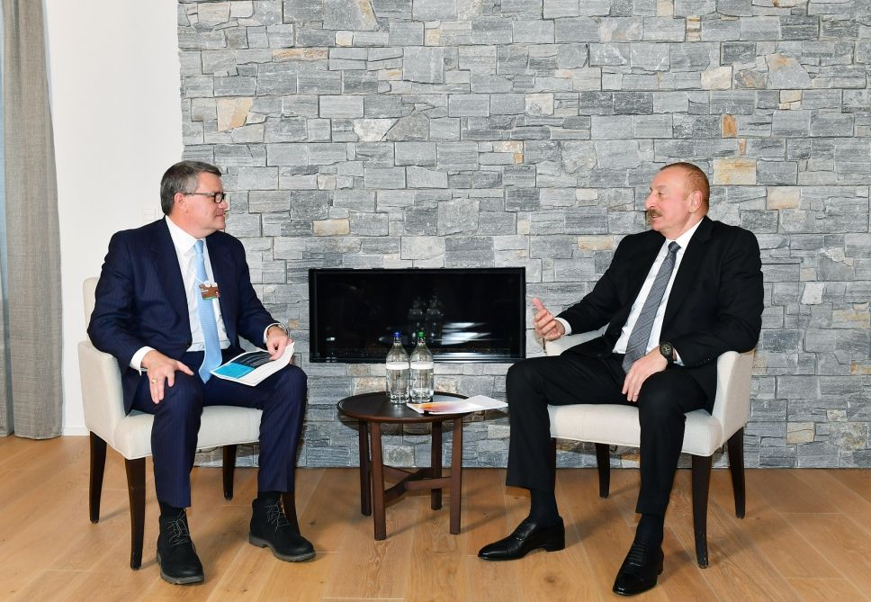 Azerbaijani president meets CISCO Senior Vice President & Global Innovation Officer in Davos [PHOTO/VIDEO]