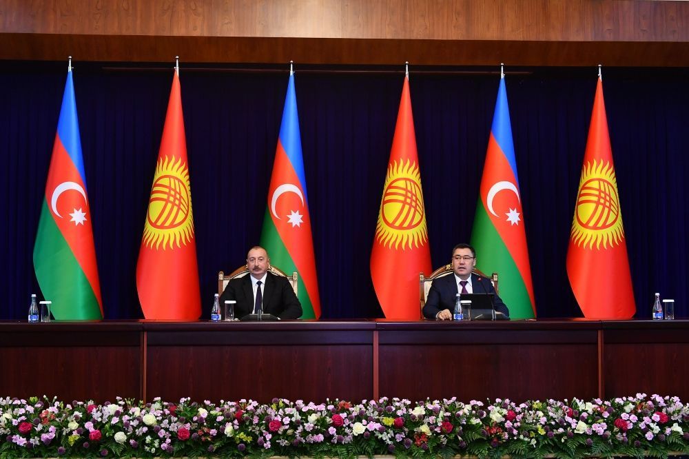Kyrgyz president congratulates Ilham Aliyev