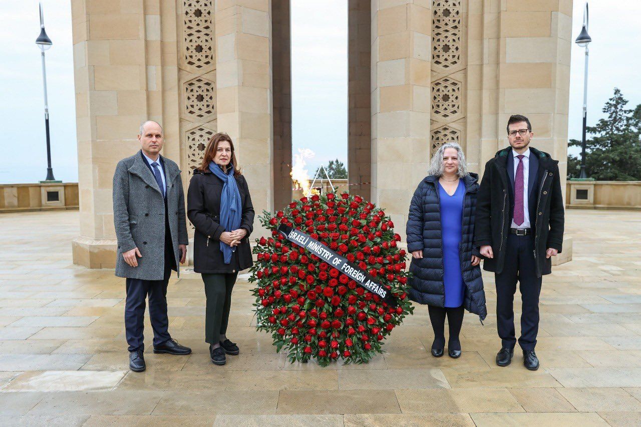 Israeli envoy commemorates January 20, 1990 tragedy victims [PHOTO]