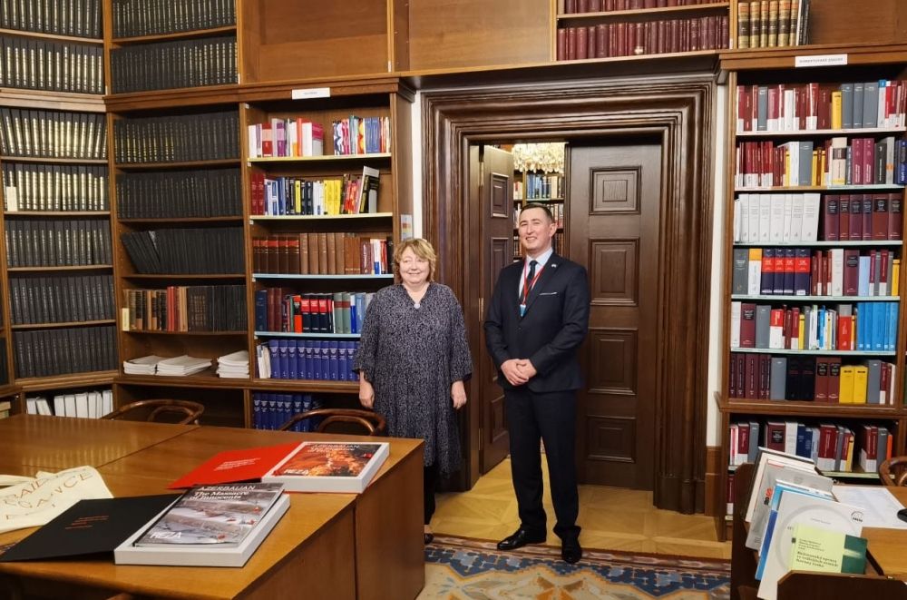 Reza Deghati's books donated to Czech parliamentary library [PHOTO]