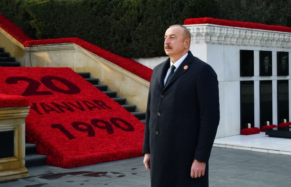 President Ilham Aliyev visits Alley of Martyrs on 33rd anniversary of January 20 tragedy [PHOTO]