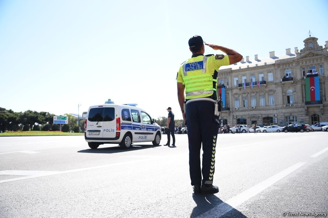 Azerbaijan honors memory of martyrs of January 20 tragedy by minute of silence [PHOTO/VIDEO]