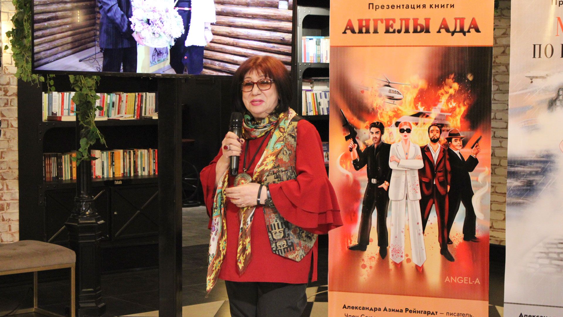 Alexandra Azima Reinhardt presents her books at Baku Book Center [PHOTO] - Gallery Image