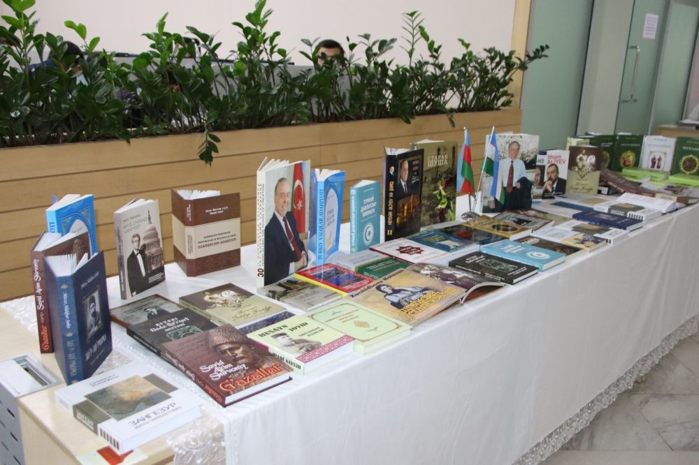 Azerbaijani Culture Center presents books to Uzbek National Library, regions [PHOTO]