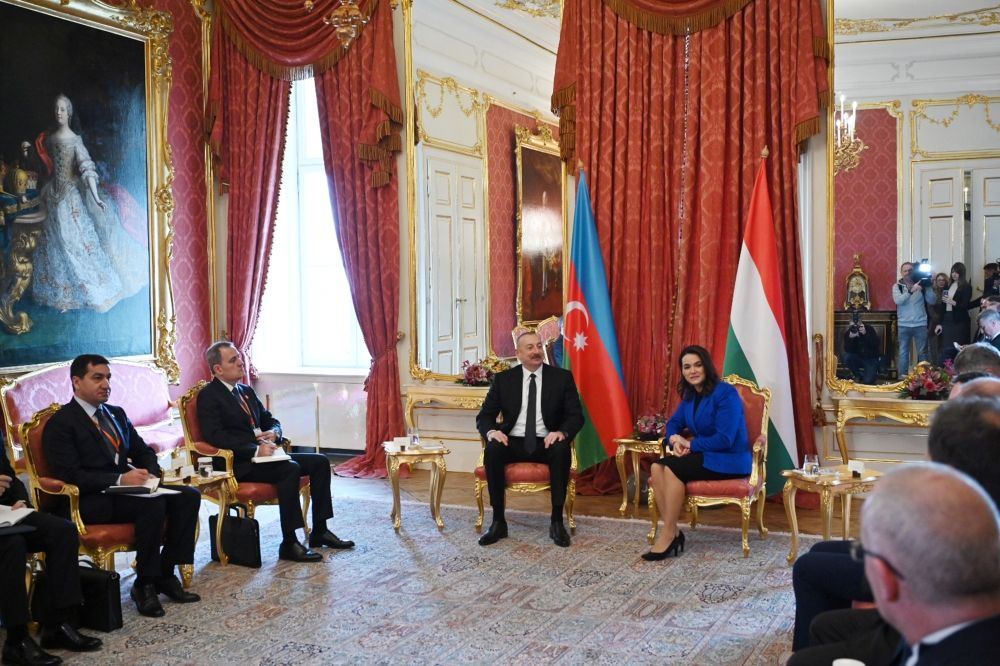 Azerbaijani, Hungarian presidents hold meeting in expanded format [UPDATE]