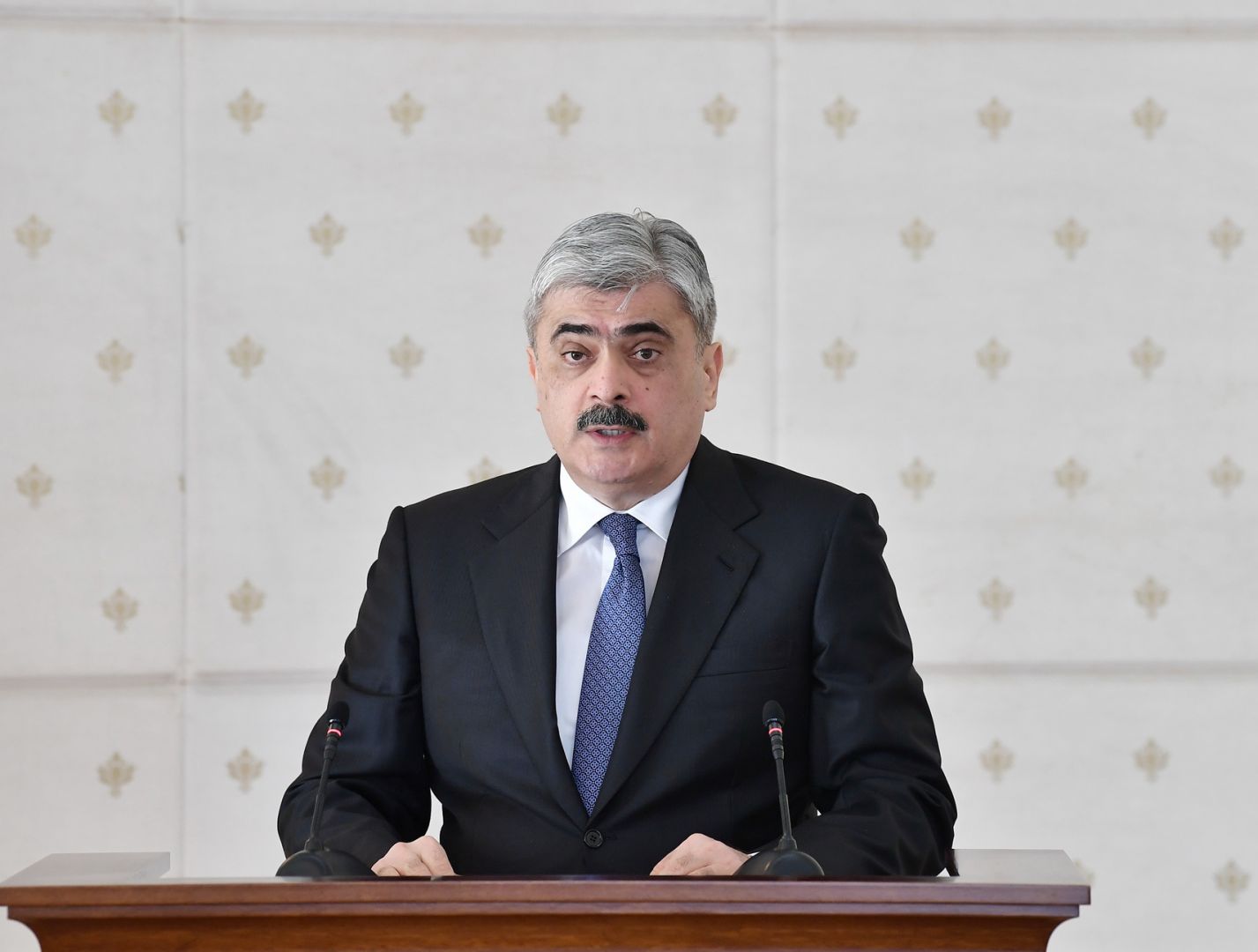 Azerbaijan's foreign debt drops