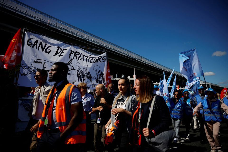 Strikes over pensions to disrupt public transport in France