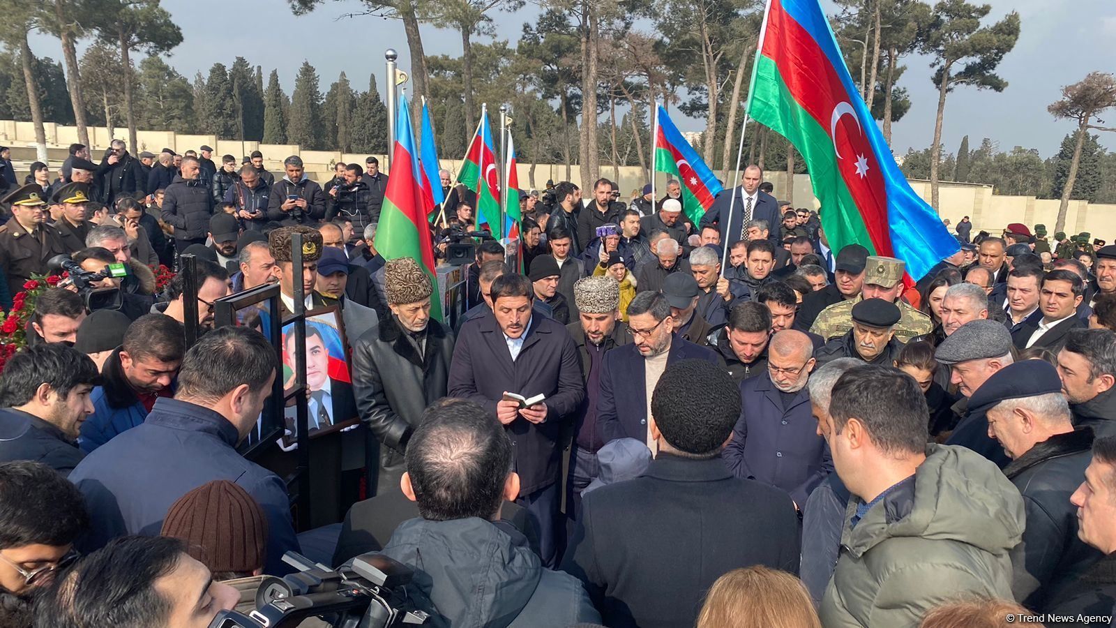Security officer killed while repulsing terror attack on Azerbaijan's Tehran embassy buried in Baku [VIDEO/PHOTO] - Gallery Image