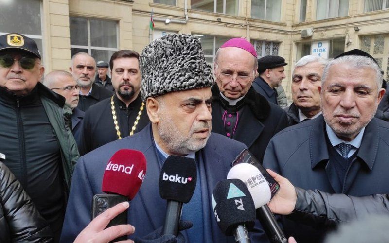 Top religious leader raps Persian regime for holding "40m Azerbaijanis hostages"