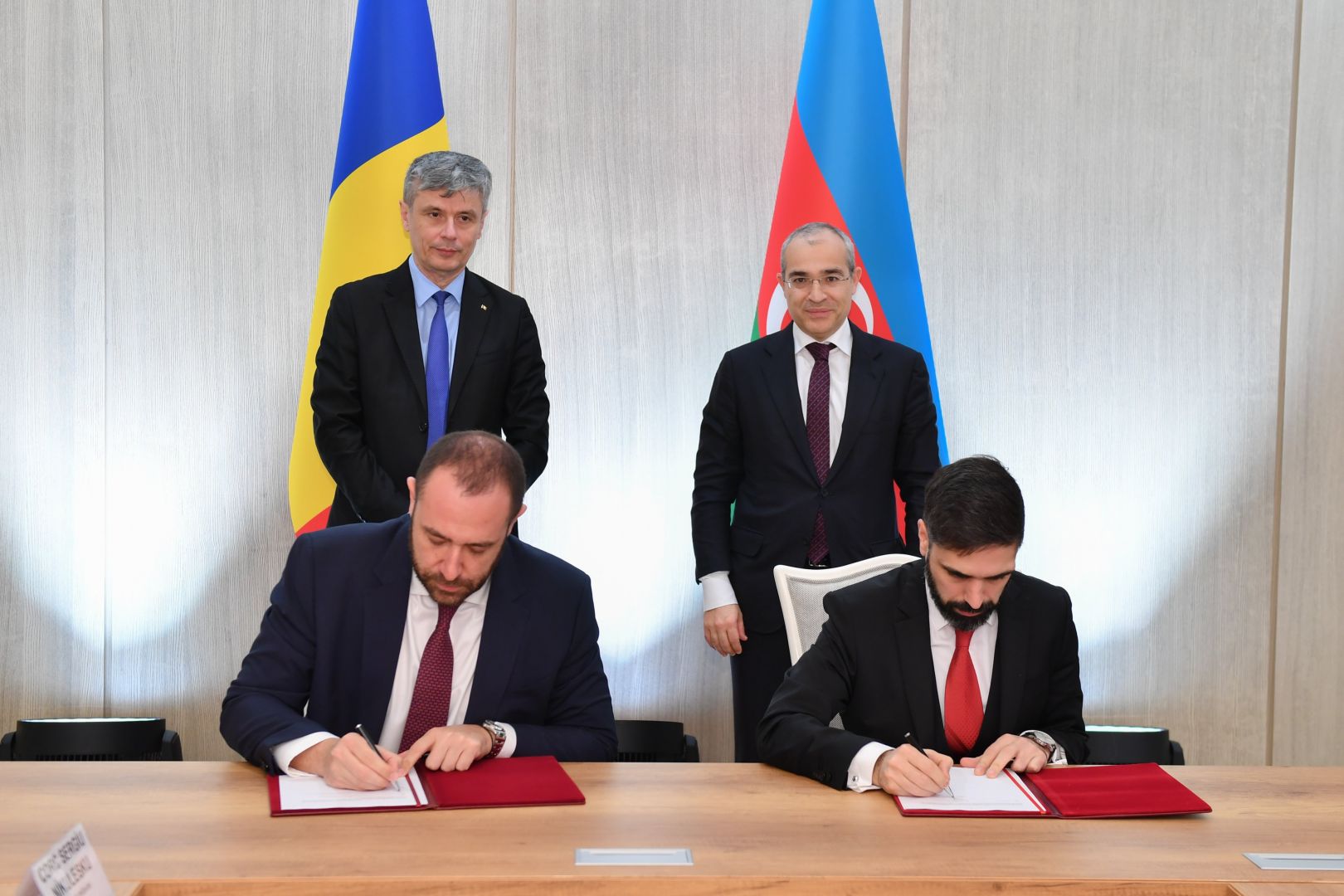 Azerbaijan, Romania signs deal on gas delivery [PHOTO]