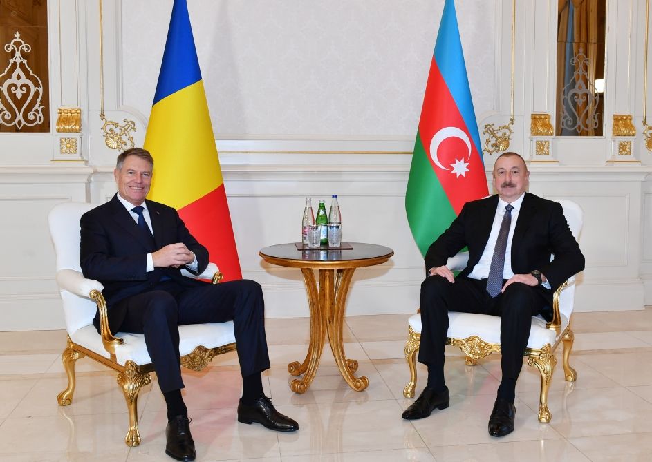 Presidents of Azerbaijan and Romania hold one-on-one meeting [PHOTO/VIDEO]