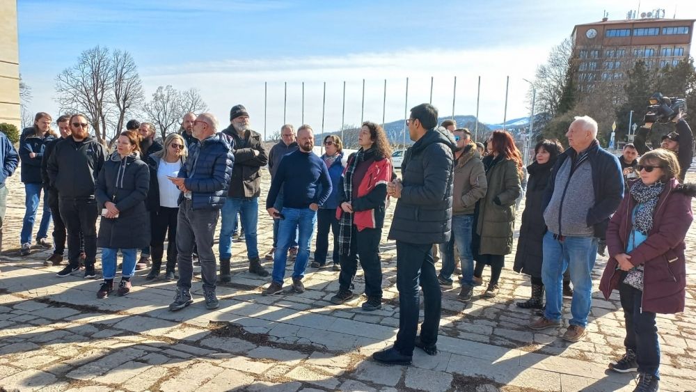 International travelers from 12 countries travel liberated territory [PHOTO]