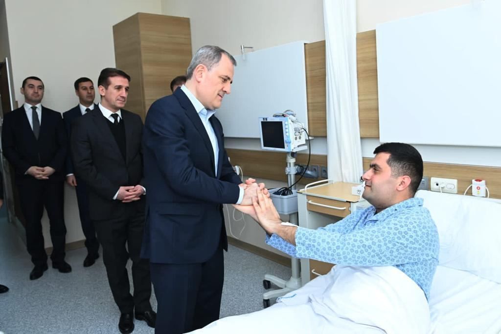 Azerbaijani foreign minister visits Tehran embassy attack victims at Baku hospital [PHOTO]