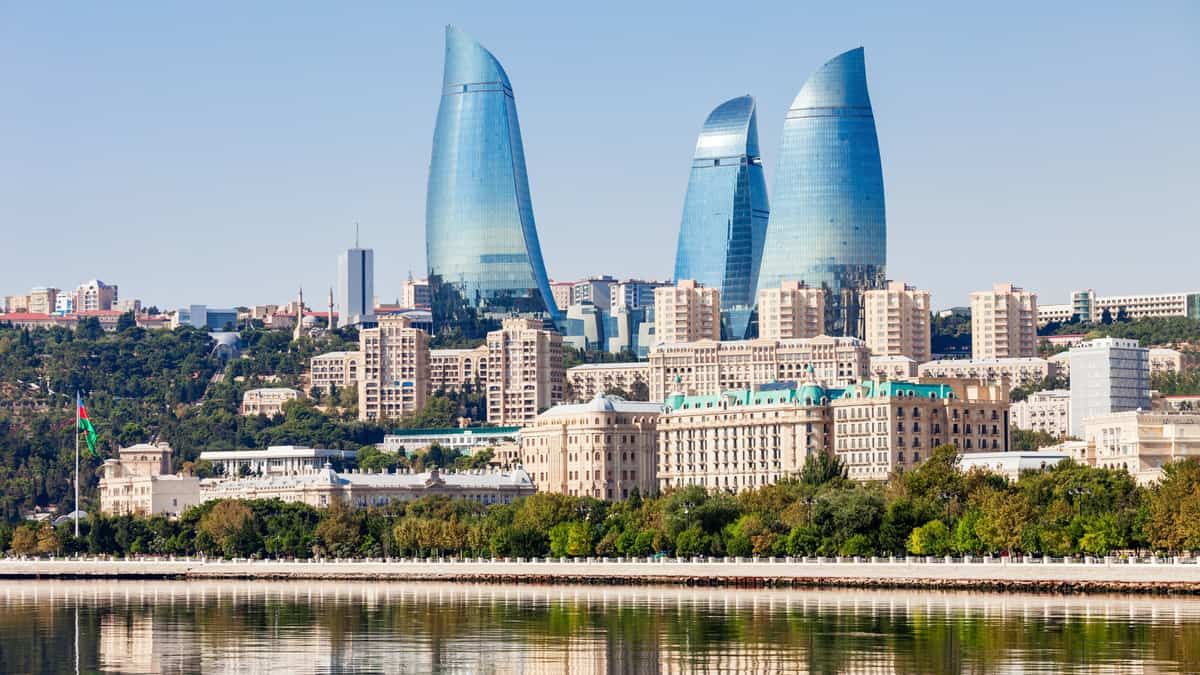 Average monthly nominal salary in Baku increases by 13.8 percent