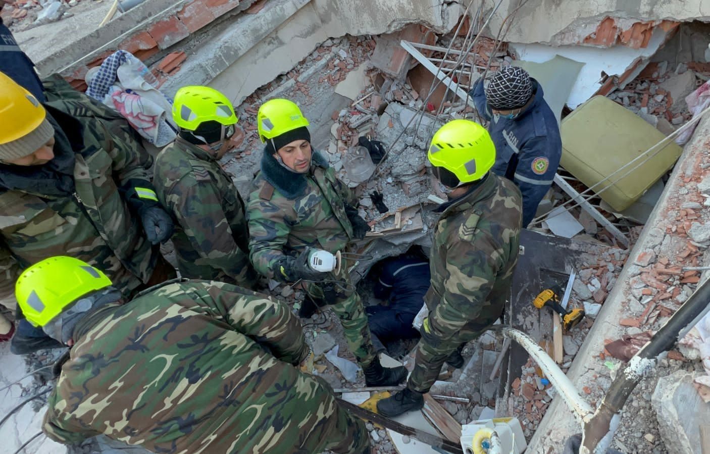 So far Azerbaijani rescuers rescue 37 people from under rubble in Turkiye [PHOTO/VIDEO] - Gallery Image