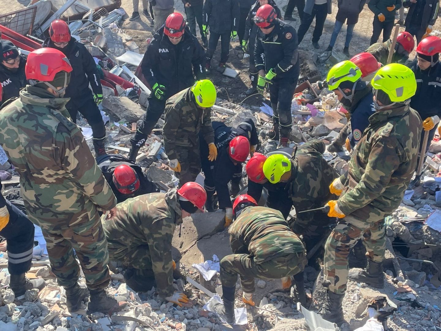 So far Azerbaijani rescuers rescue 37 people from under rubble in Turkiye [PHOTO/VIDEO]