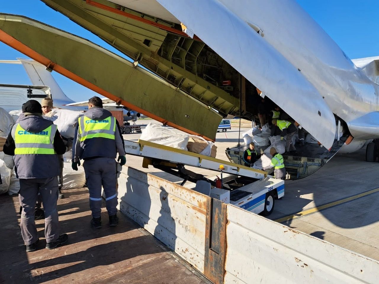 Humanitarian aid from Azerbaijan's Emergency Ministry delivered to Turkiye's Adana airport [PHOTO]