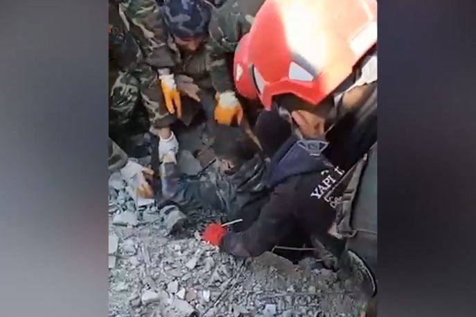 Azerbaijani rescuers extract children from under rubble in Turkiye [VIDEO]