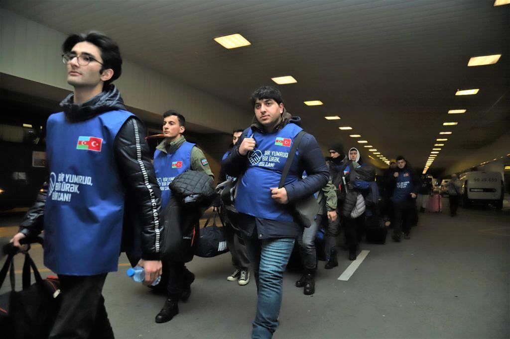 Azerbaijani young volunteers dispatched to Turkiye's quake-hit regions for relief efforts - Gallery Image
