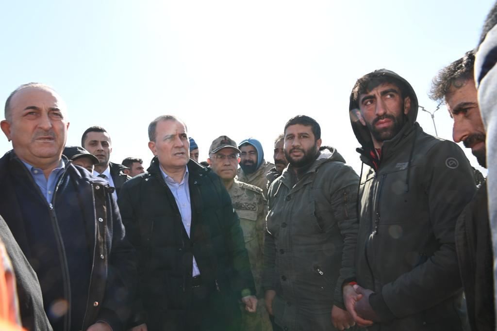 Azerbaijan's top diplomat meets rescuers in Turkiye's disaster zone [PHOTOS]